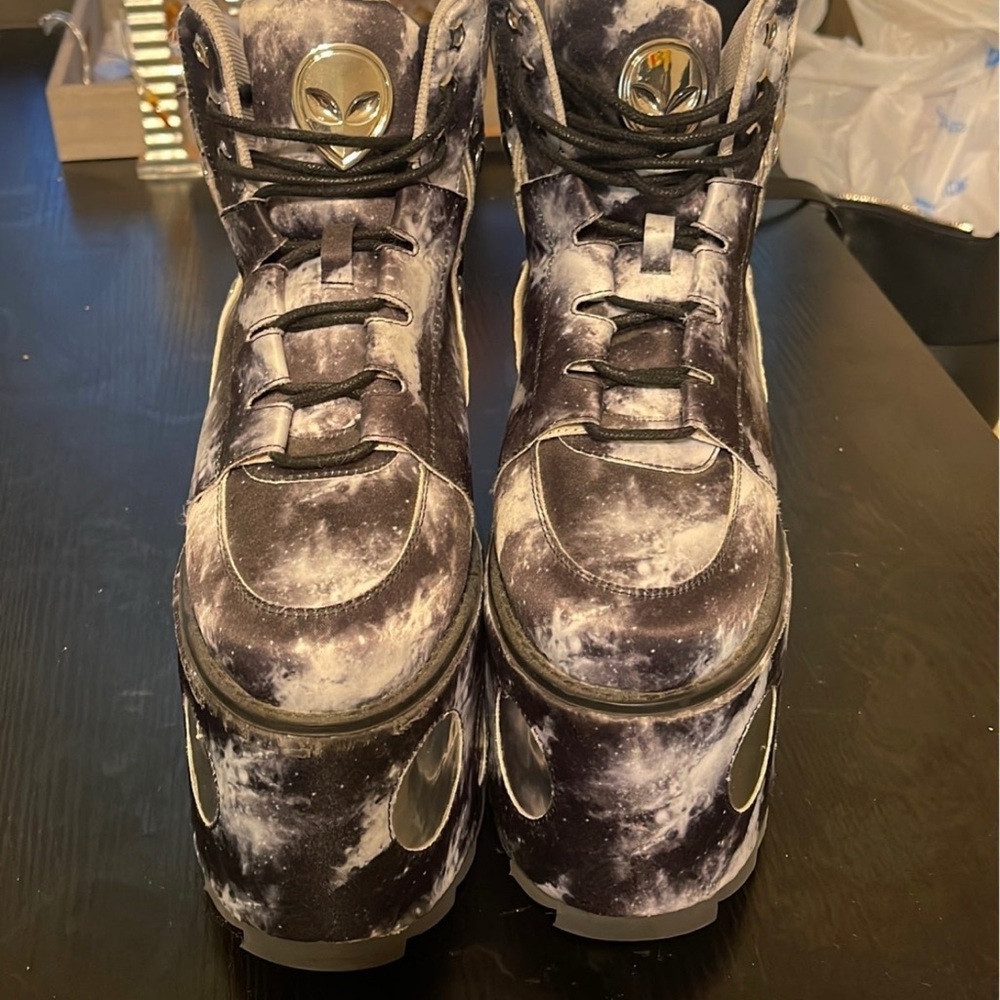 Yru Alien Design Platform Sneakers - image 1